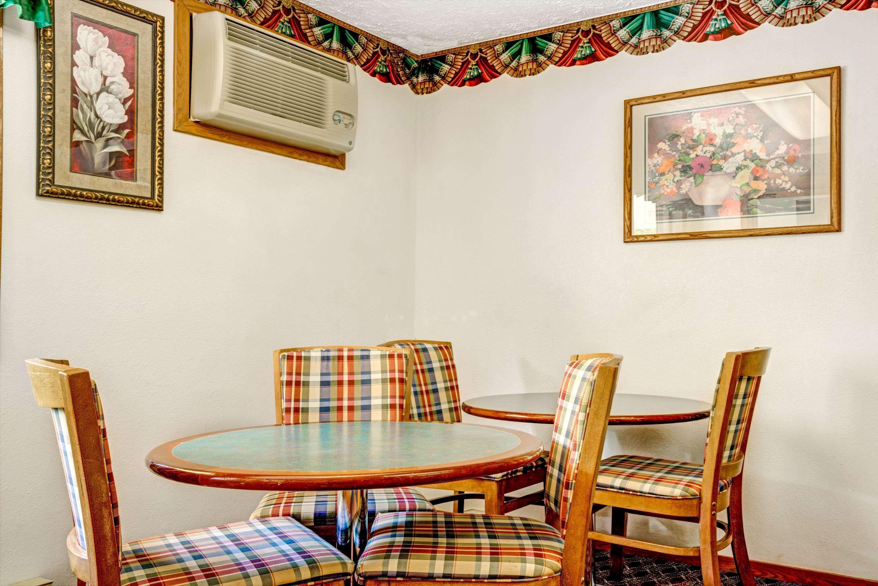 Super 8 By Wyndham Chaska Hotel Luaran gambar